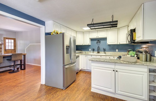 Pinetop-Lakeside House | 2 Mi to Rainbow Lake: Home w/Furnished Deck!