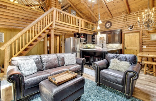 Show Low Cottage | 2 Mi to Show Low Lake: Log Cabin w/Large Yard!