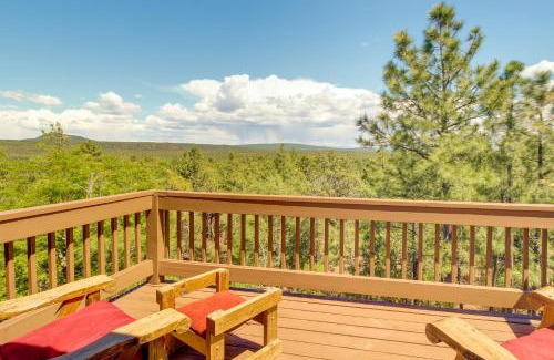 Show Low House | 2 Mi to Show Low Lake Scenic Cabin with Balcony