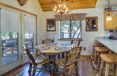 Show Low House | 2 Mi to Show Low Lake Scenic Cabin with Balcony