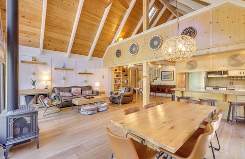 Lake Forest House | 2 Mi to Skylandia Beach: Tahoe City Home w/Deck