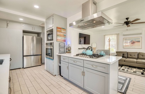 Inglewood House | 2 Mi to SoFi Stadium: Updated Inglewood Home!