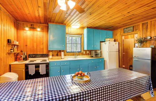 Trinity Center Cabin | < 2 Mi to Trinity Lake: NorCal Getaway w/ BBQ