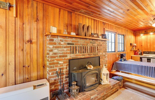 Trinity Center Cabin | < 2 Mi to Trinity Lake: NorCal Getaway w/ BBQ