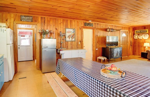Trinity Center Cabin | < 2 Mi to Trinity Lake: NorCal Getaway w/ BBQ