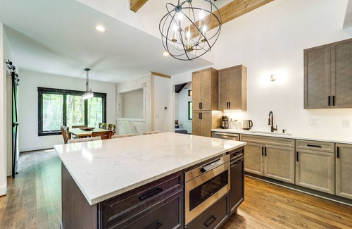 Boone Cottage | 2 Mi to Tweetsie Railroad: Newly Built Home!