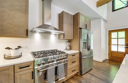 Boone Cottage | 2 Mi to Tweetsie Railroad: Newly Built Home!