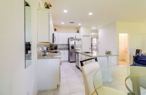 Vero Beach House | 2 Mi to Vero Beach Outlets: Townhome w/Pool