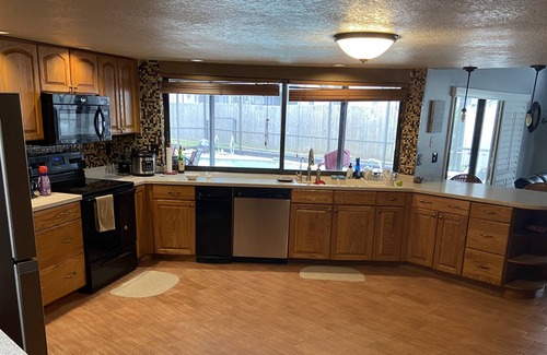 Palm Harbor House | 2 miles from best beach in U.S , close to best restaurants and nightlife.
