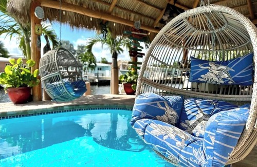 Garden Isles House | 2 miles from the beach! Heated pool/Hot tub/free kayaks & so much moren