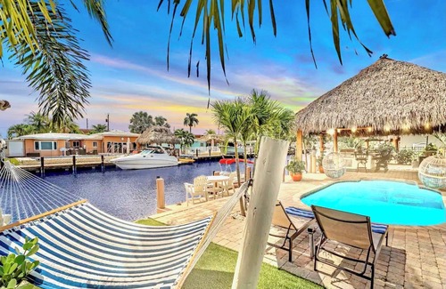 Garden Isles House | 2 miles from the beach! Heated pool/Hot tub/free kayaks & so much moren