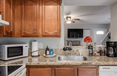 South Lamar Apartment | 2 Miles to DT | Updated Pet-Friendly Home for Four