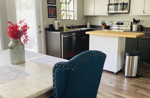 Wilmington House | 2 miles to UNCW, 5 miles to the beach & the best central location in town!