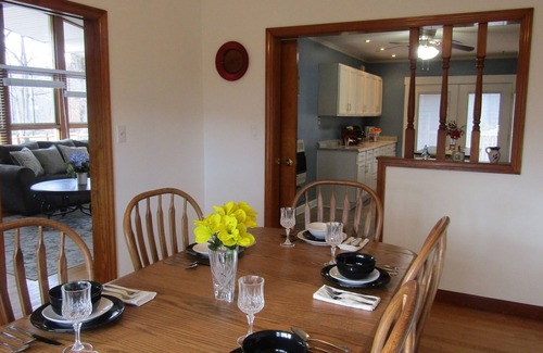 Glasgow House | 2 miles from NB State Park, James River, hiking trails and trout fishing!