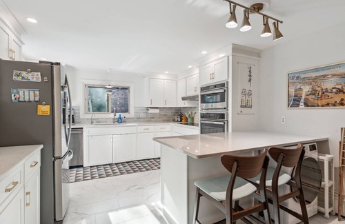 Rye House | 2 Min Drive to Wallis Sands | Bikes | New Kitchen