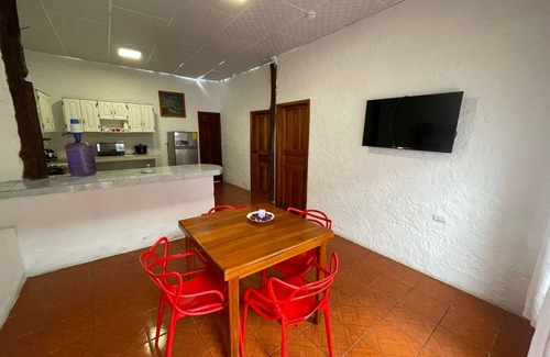 Bahia de la Academia House | 2 min from center: Black&White Dis Dihai