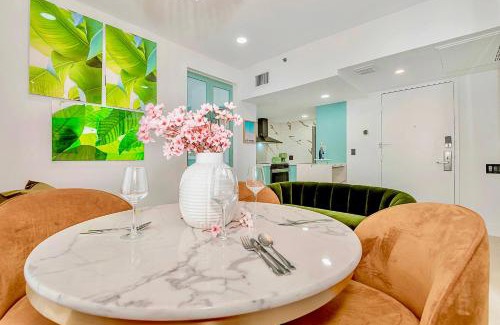 South of Fifth Apartment | 2-Min to Beach, Upscale Enclave