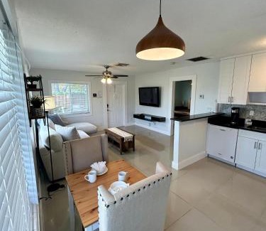 Lauderdale-by-the-Sea Apartment | 2 min walk to beach with free parking at Lauderdale 17-1