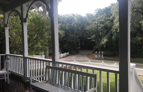 Kiawah Island House | 2 Min.Walk to Beach. Charming, spacious 3bd;3ba home. Hear the Ocean from Porch