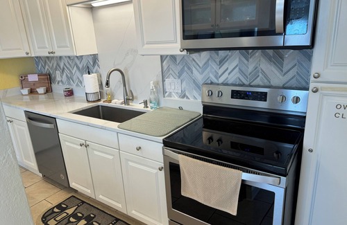 Port Canaveral Condo | 2 min walk to the beach. 5 min drive to the cruise ships! Excellent Location!