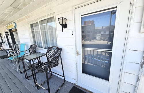Old Orchard Beach Condo | 2 min walk to the beach. Pet friendly condo