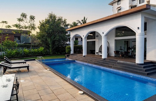 Candolim Apartment | 2 mins to Candolim Beach! Modern 1BHK w/Pool & Balcony