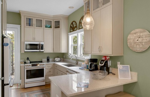 Seagrove Beach House | 2 Mins to the Gulf, Sleeps 10, Seagrove Beach + Free Attraction Tickets!
