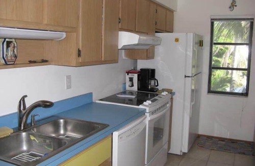 Sanibel House | 2 Minute Stroll To The Beach From The 'Beach House'