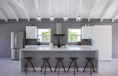Grace Bay West Villa | 2 minute walk to Grace Bay Beach - Newly Renovated 4 Bedroom, 4 Full Bath.