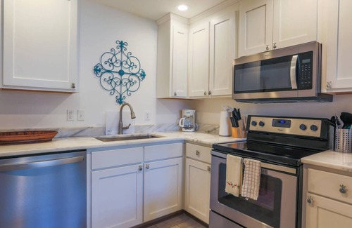 Isle of Palms House | 2 Minute Walk to Quiet Section of Beach! Covered porch, outdoor shower, renovated kitchen & more!