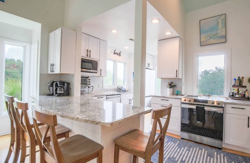 Isle of Palms House | 2 Minute Walk to Beach; Access to Community Pool and Pickle Ball, Basketball & Tennis Courts
