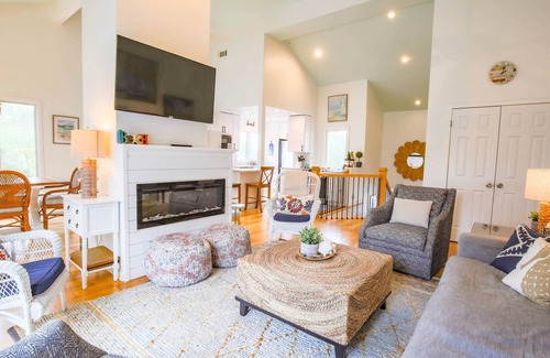 Isle of Palms House | 2 Minute Walk to Beach; Access to Community Pool and Pickle Ball, Basketball & Tennis Courts