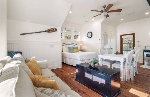 Watercolor House | 2 Minutes to Camp Watercolor with Carriage House, Golf Cart, Bikes, and More