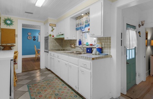 Seagrove Beach House | 2 Minutes to the Beach; Close to Seaside, Vintage Cottage in Old Seagrove