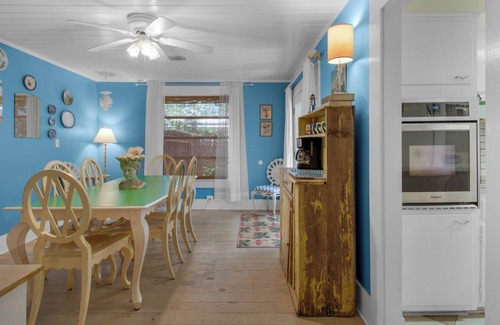 Seagrove Beach House | 2 Minutes to the Beach; Close to Seaside, Vintage Cottage in Old Seagrove