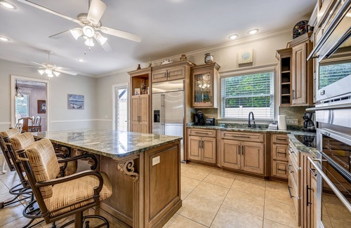 Bid-a-wee Beach House | 2 minutes walk from Bid-A-Wee beach Luxury house w/salt water pool