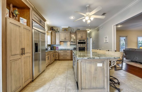 Bid-a-wee Beach House | 2 minutes walk from Bid-A-Wee beach Luxury house w/salt water pool
