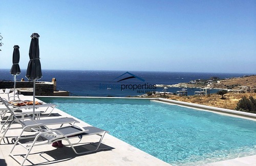 Koundouros House | 2 modern houses with a sea view & swimming pool, ideal for 2 families or friends