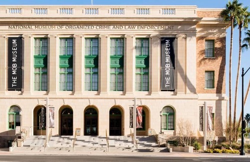 Gateway District House | 2 Modern Units in “Entertainment Capital of the World!” Pools, Casino, Shopping