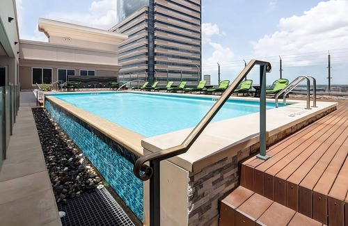 Texas Medical Center House | 2 Modern Units! with Outdoor Pool, Close to Houston Museum of Natural Science