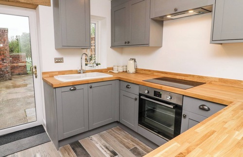 Knott End-on-Sea Cottage | 2 MORTON COTTAGES, pet friendly, with open fire in Garstang