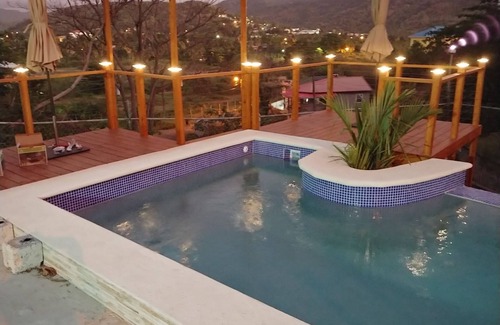 Marigot Bay Apartment | 2 Mountain View Apartment With Pool