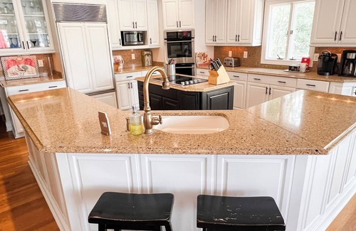 Lake Oconee House | 2 Night Min Labor day & Lakefront : 3 Million House, POOL ! Boat to Rent!