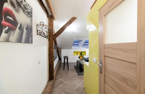 City Centre Apartment | 2 Nights Apartments - great location, right next to Main Rail and Bus Station, 10 min to Main Square by foot