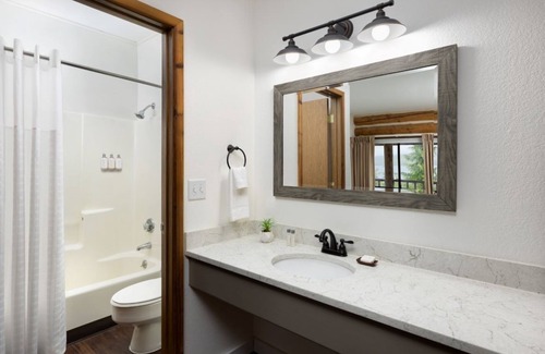 Ketchikan Hotel | 2 Ocean View Rooms | Guided Fishing, Hiking, & Relaxing Waterfront Views