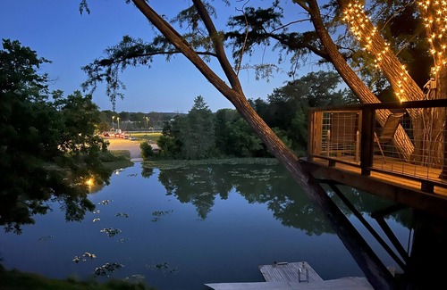Center Point Cabin | #2 of 4 Treetop River Cabin: 6 guests +Kayaks+ Fishing+ Fire pits+ hammocks