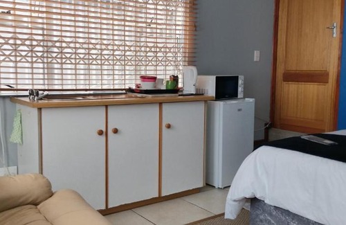 Selborne House | 2 on Haig Accommodation, Selbourne, East London