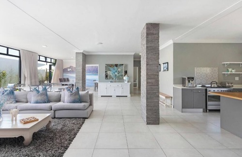 Tokai House | 2 On Lismore Guesthouse 3