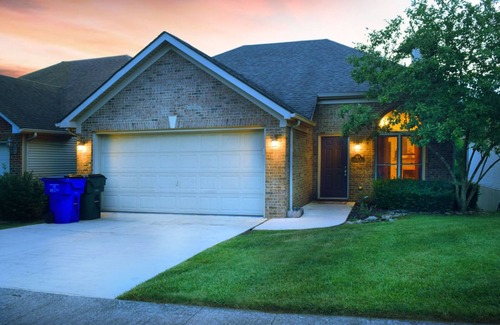 Lexington House | 2 or 3 Bedroom/Baths House in Andover Convenient to All of Lexington