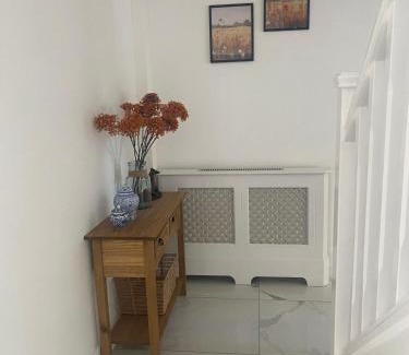 East Grinstead House | 2 Orchard Farm Cottages, Sleeps 10, Large Garden
